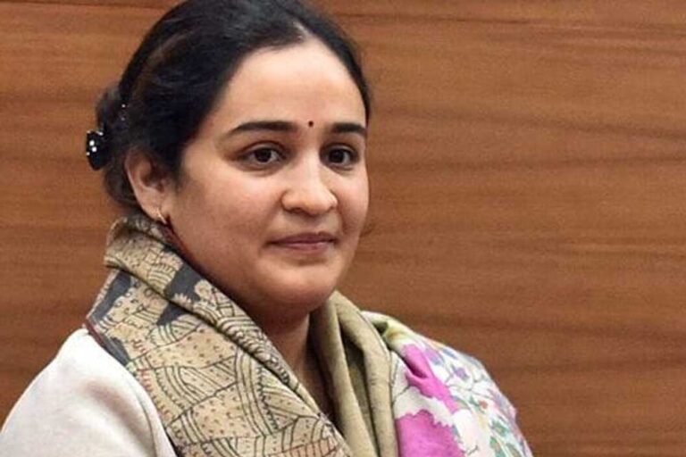 जमीन घोटाले में अपर्णा यादव की मां समेत 5 पर FIR, लखनऊ पुलिस की बड़ी कार्रवाई