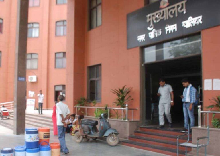 ग्वालियर में बड़ी कार्रवाई: 7 ठेकेदार ब्लैकलिस्ट, 13 सफाई संरक्षक बर्खास्त