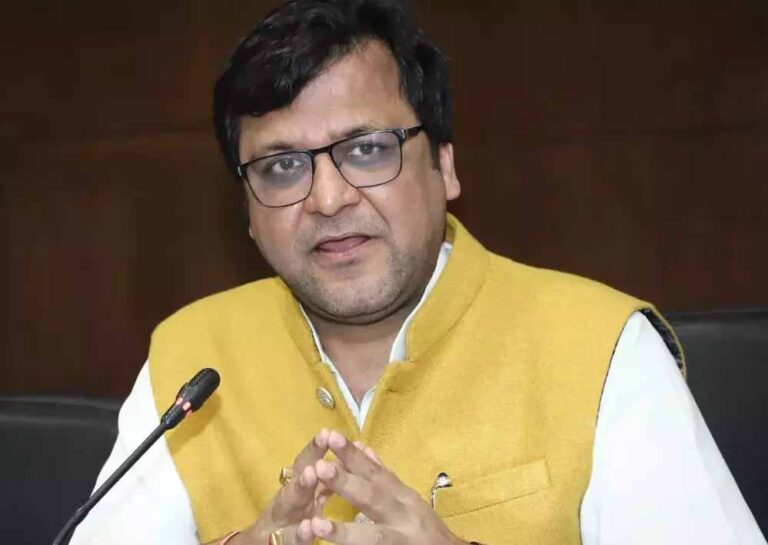 आबकारी मंत्री नितिन अग्रवाल ने जिला आबकारी अधिकारी, महोबा को किया निलंबित