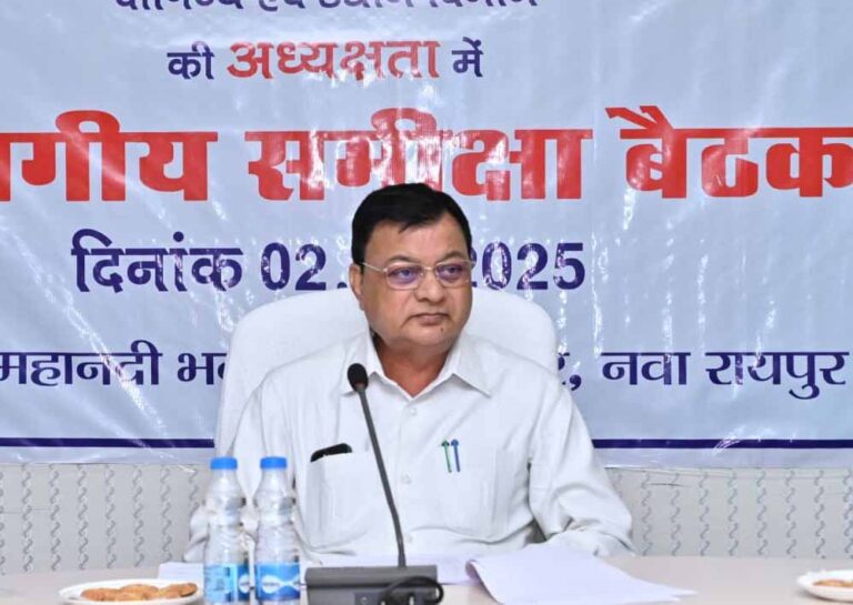 मंत्री देवांगन ने प्रदेश के पहले प्लास्टिक पार्क को दो महीने में पूर्ण करने और चार नए स्मार्ट इंडस्ट्रीयल एरिया का कार्य शीघ्र प्रारंभ करने के दिए निर्देश