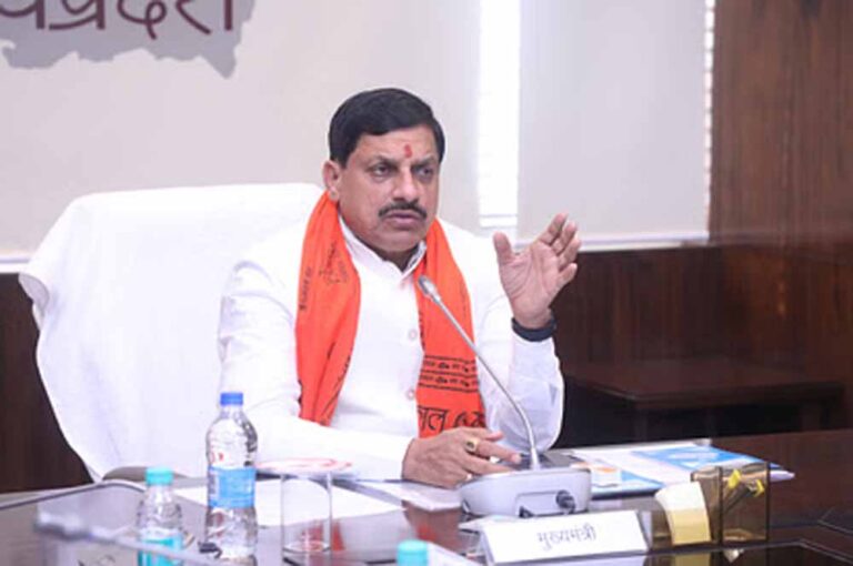 मुश्किल समय में राहत: सीएम डॉ. मोहन यादव ने बाढ़ पीड़ितों के लिए बालाघाट से भेजे 2 ट्रक मदद सामग्री