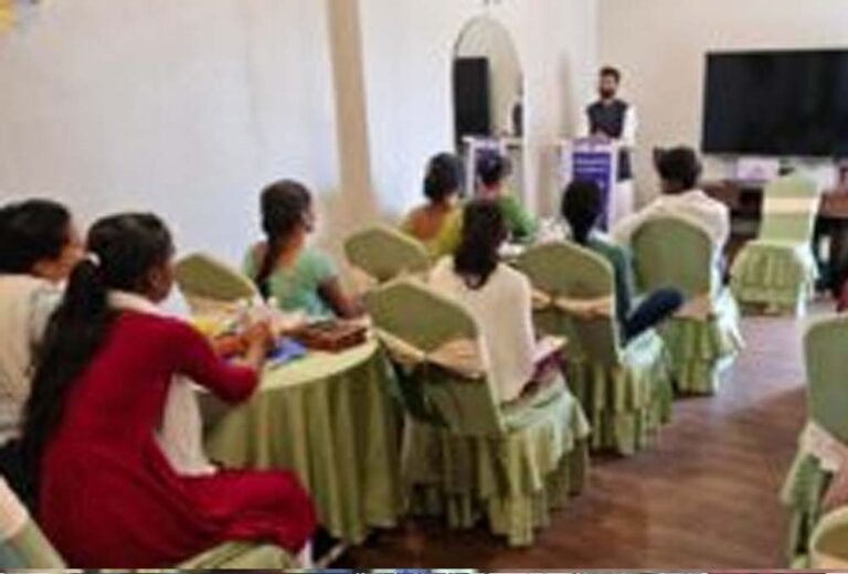 जगदलपुर : बस्तर के कारीगरों को मिल रहे हैं डिजिटल पंख: उद्यमिता विकास कार्यक्रम में कारीगरों को दी गई जानकारी