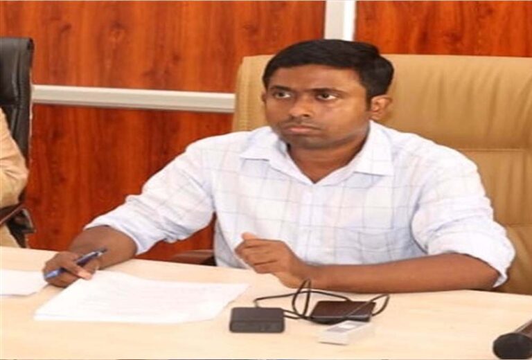 एमसीबी : कलेक्टर की समय-सीमा बैठक में सभी विभागीय कार्यों का किया समीक्षा
