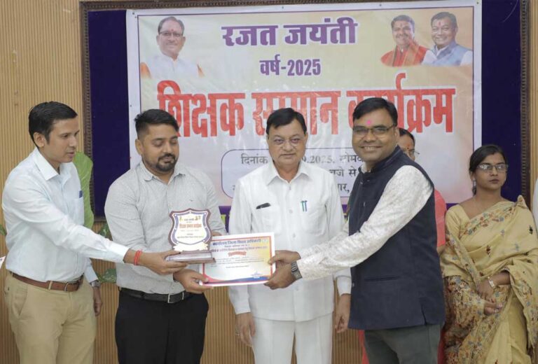 रायपुर : कैबिनेट मंत्री  लखन लाल देवांगन के आतिथ्य में शिक्षक सम्मान समारोह आयोजित