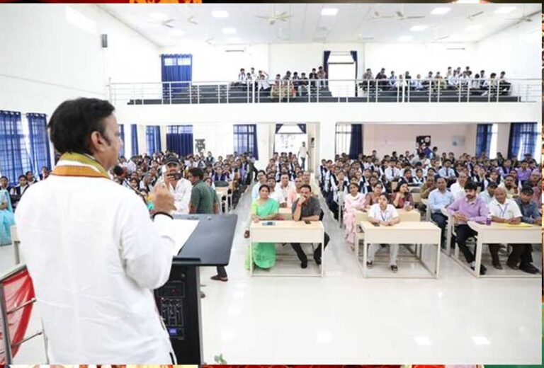 निरोगी काया तभी होगी जब हम स्वास्थ्य के प्रति जागरूक रहें : उप मुख्यमंत्री  शुक्ल