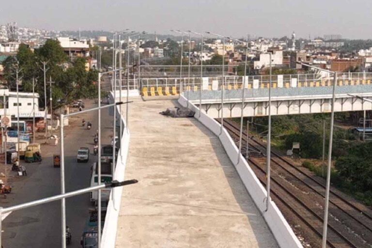 भोपाल फ्लाईओवर विवाद: HC में रिपोर्ट पेश, ब्रिज की ढलान 90 नहीं बल्कि 119 डिग्री, अगली सुनवाई 17 सितंबर