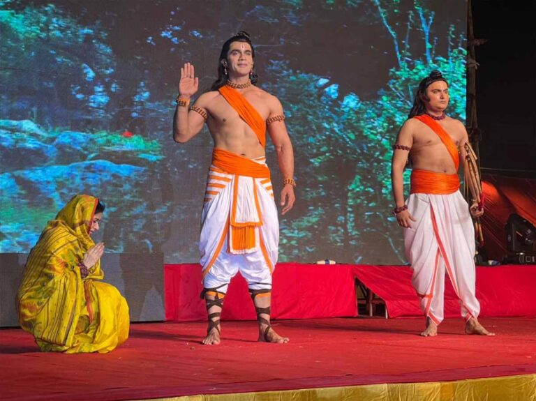 अयोध्या में 120 फीट के मंच पर थ्रीडी तकनीक के साथ शुरू हुई भव्य रामलीला