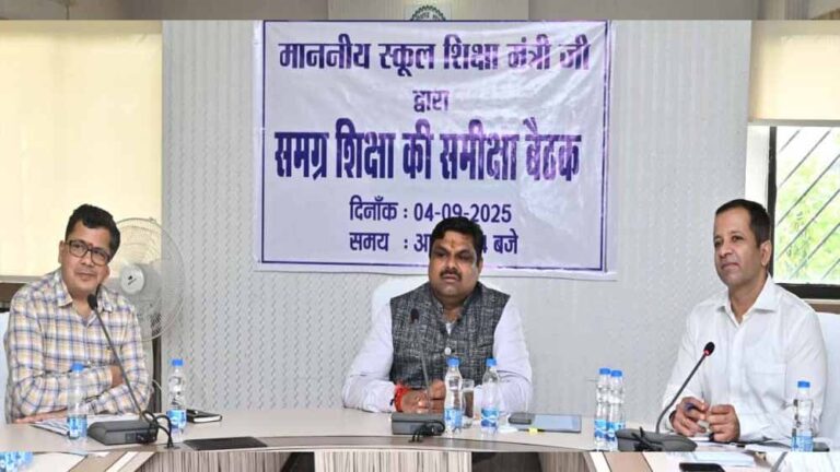 रायपुर : शिक्षा मंत्री गजेन्द्र यादव ने मंत्रालय में ली समग्र शिक्षा विभाग की अधिकारियों की समीक्षा बैठक