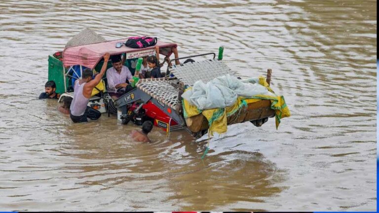 दिल्ली से कश्मीर तक बाढ़ का संकट, 24 नदियां और 50 डैम सेंसिटिव जोन में