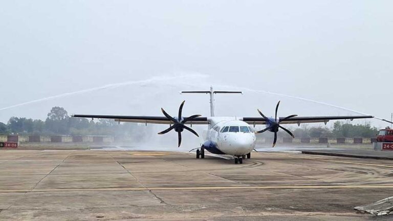 बस्तर एयरपोर्ट से अब तक तीन लाख यात्रियों ने भरी उड़ान, नियमित विमान सेवा से बड़े शहरों से सीधे जुड़ा संभाग