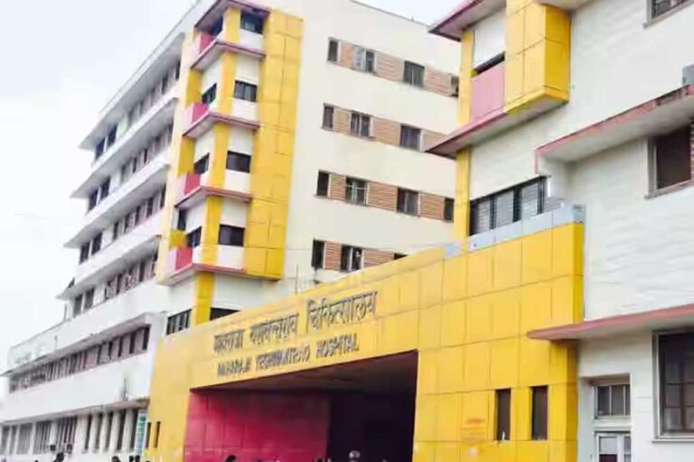 इंदौर एमवाय अस्पताल में शर्मनाक लापरवाही: चूहों ने नवजात बच्चियों की उंगलियां काटीं, नर्स-डॉक्टर सोते रहे