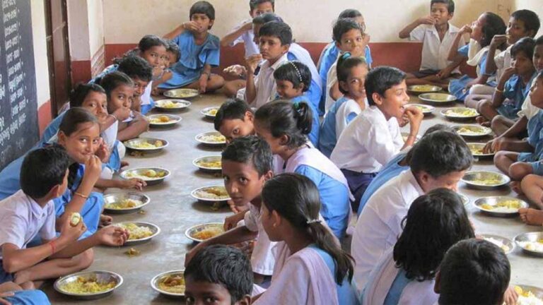 एमपी के सरकारी स्कूलों में नए बर्तन, छात्रों के खाने का अनुभव होगा बेहतर