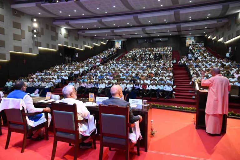 सीएम योगी का आह्वान, ‘आइए मिलकर तय करें भारत और यूपी का भविष्य’