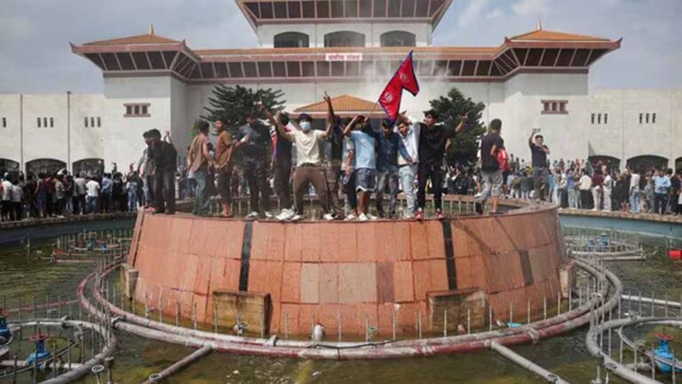 नेपाल संकट में जेन-जेड का रोल: डिजिटल नेटिव्स क्यों बन रहे विरोध की आवाज़