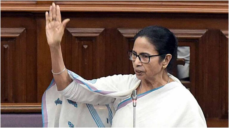 ममता बनर्जी ने केंद्र सरकार पर किया तगड़ा हमला: अमेरिका और चीन के सामने गिड़गिड़ाने का आरोप