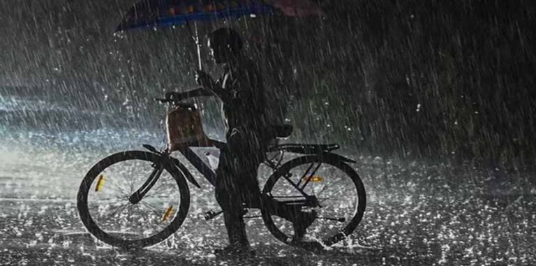 मध्य प्रदेश: 12 जिलों में भारी बारिश का अलर्ट, अगले 24 घंटे में 4 इंच तक पानी गिरने का अनुमान