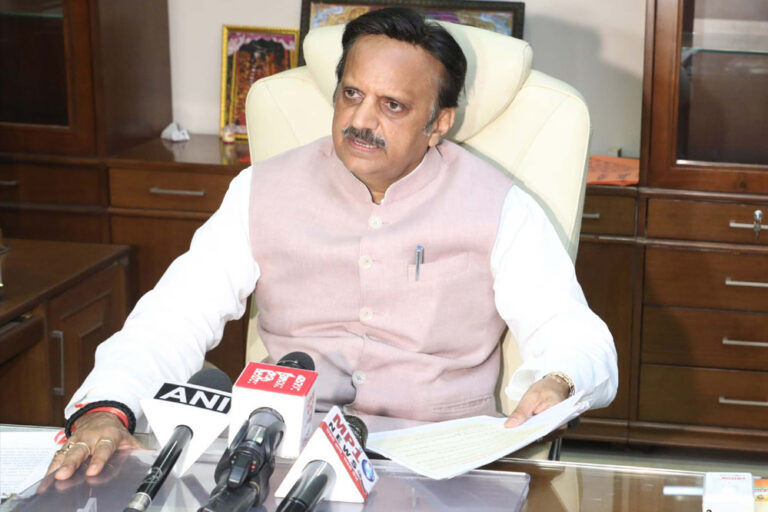 गुणवत्तापूर्ण स्वास्थ्य सेवा और चिकित्सा शिक्षा के ढांचे को सुदृढ़ बनाना सरकार की सर्वोच्च प्राथमिकता : उप मुख्यमंत्री शुक्ल