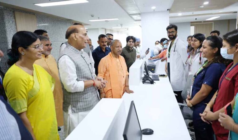 अब यूपी के लोगों को इलाज के लिए दिल्ली में नहीं भटकना होगाः सीएम योगी