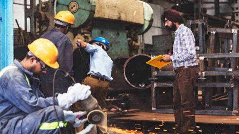 सितंबर में कोर सेक्टर की सुस्ती: जानें किस उद्योग ने दिखाई तेजी और कौन रहा पीछे