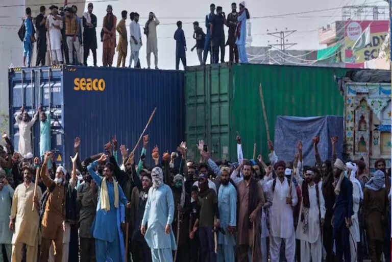 जिसे फौज ने सिर चढ़ाया, वही बना सिरदर्द: आखिर कौन है तहरीक-ए-लब्बैक?