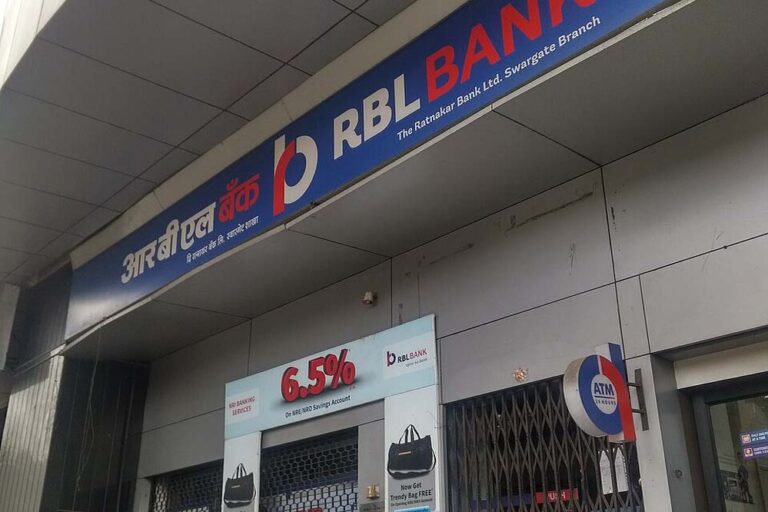 RBL Bank में बड़ी डील की चर्चा: 51% हिस्सेदारी खरीद सकती है UAE की कंपनी, शेयर 52 वीक हाई पर