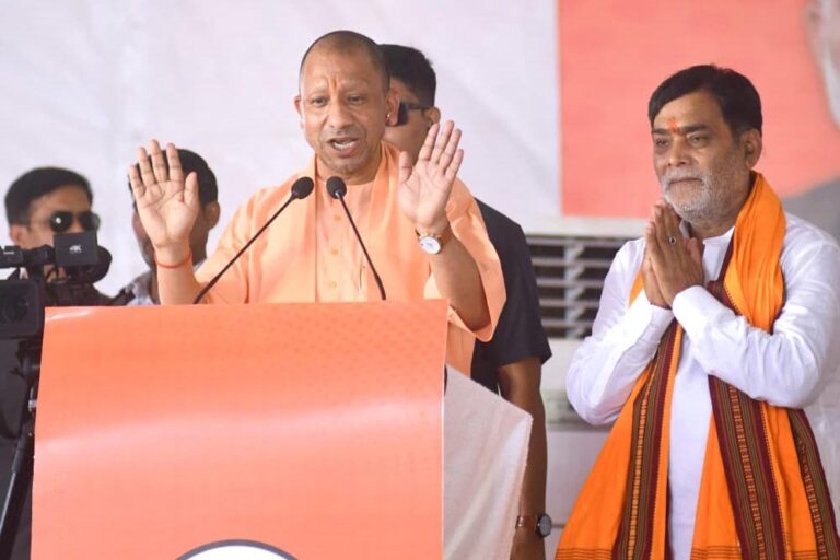 विकास को बाधित करने के लिए राजद-कांग्रेस ने शुरू की ‘बुरके’ की शरारतः योगी