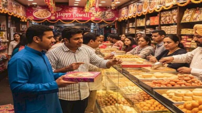 दिवाली से पहले गोरखपुर, चंदौली, अलवर और दिल्ली में ज़हरीली मिठाई बरामद, प्रशासन का बड़ा एक्शन