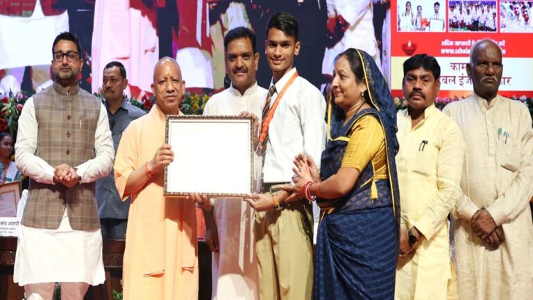 दीपावली पर मुख्यमंत्री योगी का बड़ा उपहार: प्रदेश के 28 लाख कर्मचारियों व पेंशनरों के महंगाई भत्ते में 3 प्रतिशत की वृद्धि