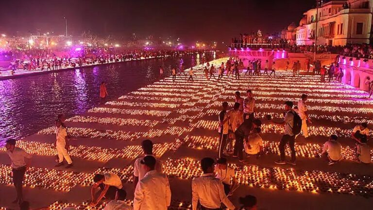 अयोध्या दीपोत्सव 2025: रामायण के अध्यायों पर आधारित कलात्मक नज़ारे श्रद्धालुओं को करेंगे आकर्षित