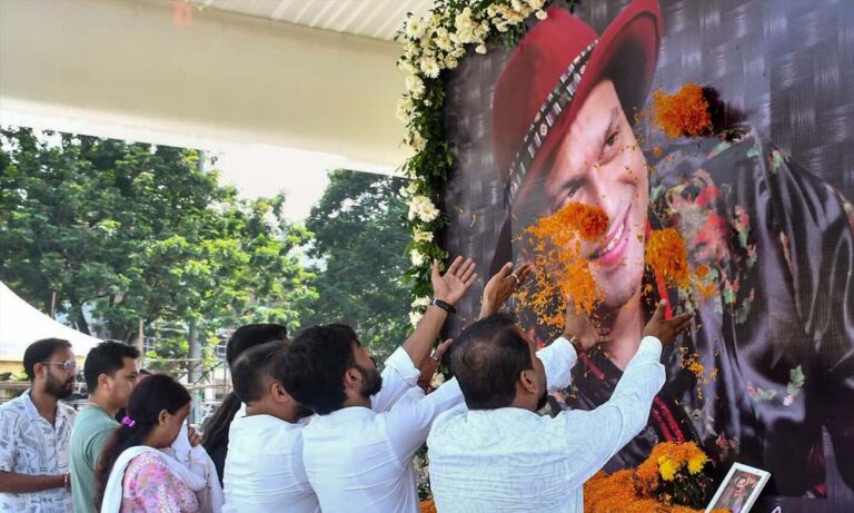 जुबीन गर्ग मौत मामले में दो बड़ी गिरफ्तारियां, प्रबंधक और आयोजक को दिल्ली से गुवाहाटी लाया गया