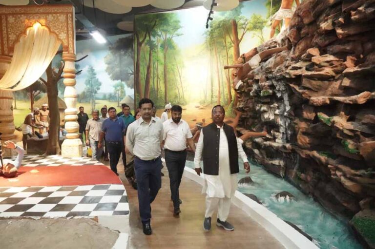 आदिम जाति विकास मंत्री ने आदिवासी स्वतंत्रता संग्राम सेनानियों पर निर्माणाधीन संग्रहालय-सह स्मारक के निर्माण कार्यों का किया निरीक्षण