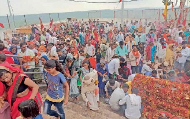 रतनगढ़ माता मंदिर में लक्खी मेले का आगाज़: 25 लाख श्रद्धालुओं की उम्मीद, सुरक्षा के पुख्ता इंतज़ाम