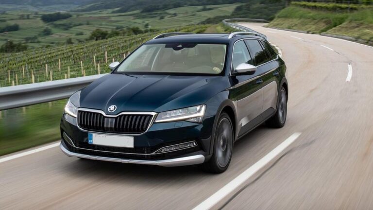 Skoda Superb डीजल ने फुल टैंक में 2,831 किमी तय कर गिनीज़ वर्ल्ड रिकॉर्ड बनाया