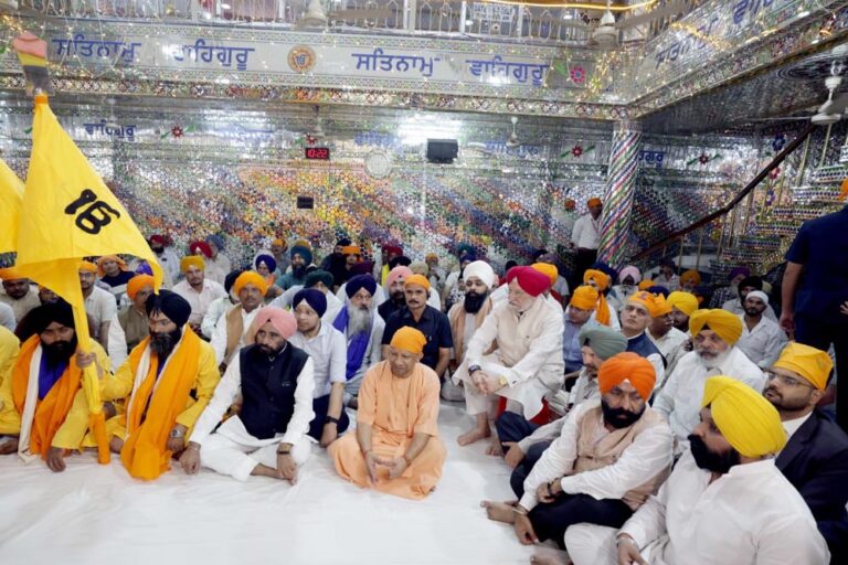 गुरु परंपरा ने भारत को दिया त्याग और बलिदान का संदेश- सीएम योगी