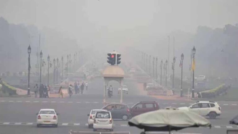 दिल्ली में प्रदूषण पर सख्त कदम, एक नवंबर से ये वाहन रहेंगे बैन