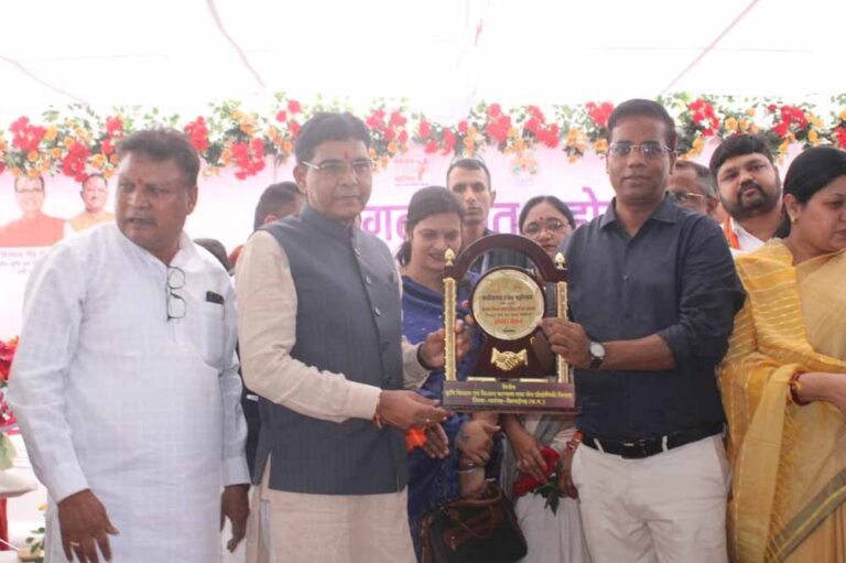 ‘किसान हैं विकसित भारत की रीढ़, तिलहन उत्पादन से बढ़ेगी आत्मनिर्भरता’ : मंत्री टंक राम वर्मा