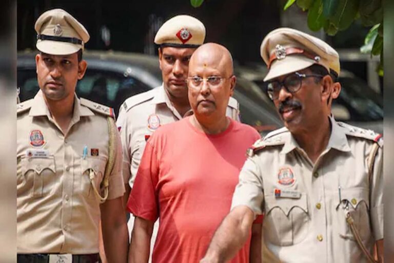 बाबा चैतन्यानंद 14 दिन की न्यायिक हिरासत में, जेल में मांगे कपड़े, दवाइयां और संन्यासी भोजन
