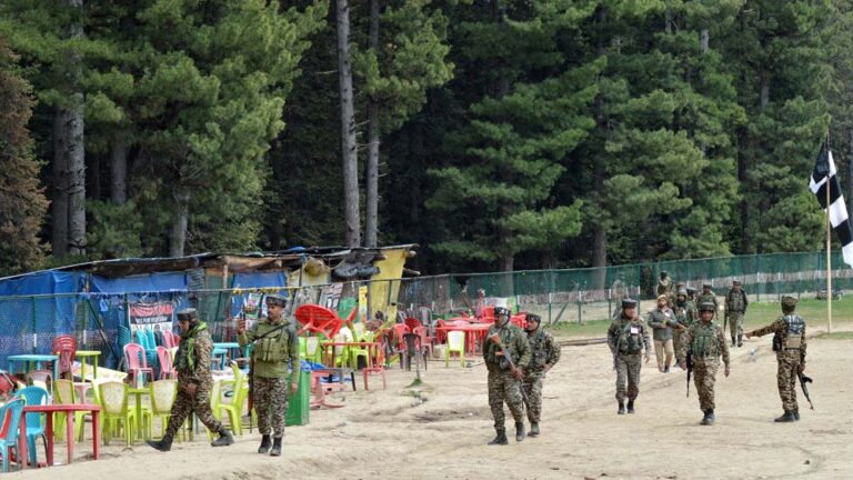 मोबाइल चार्जर बना सुराग, पुलिस ने पकड़ा पहलगाम हमले के आरोपियों का मददगार