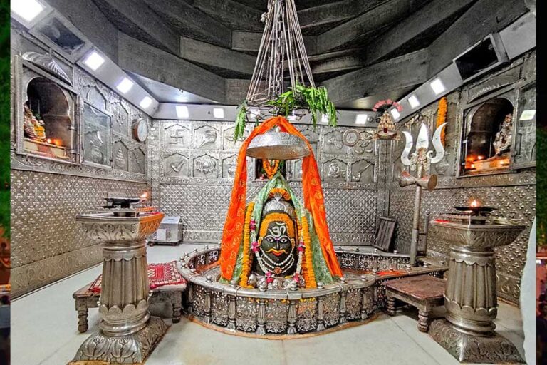 रूप चतुर्दशी से महाकालेश्वर में विशेष परंपरा, गर्म जल से होगा राजा महाकाल का अभिषेक
