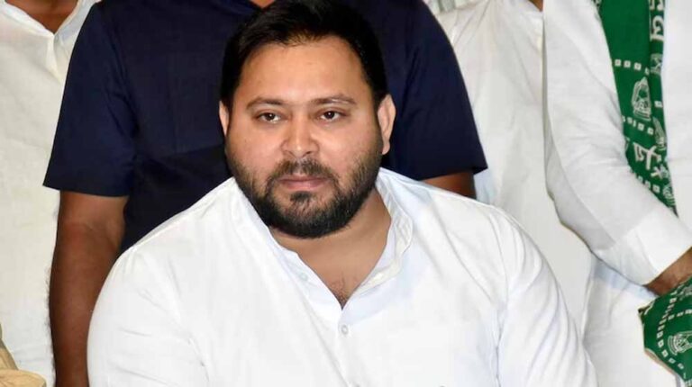 तेजस्वी का चुनावी पिटारा खुला: पंचायत प्रतिनिधियों को पेंशन, पीडीएस डीलरों को मानदेय