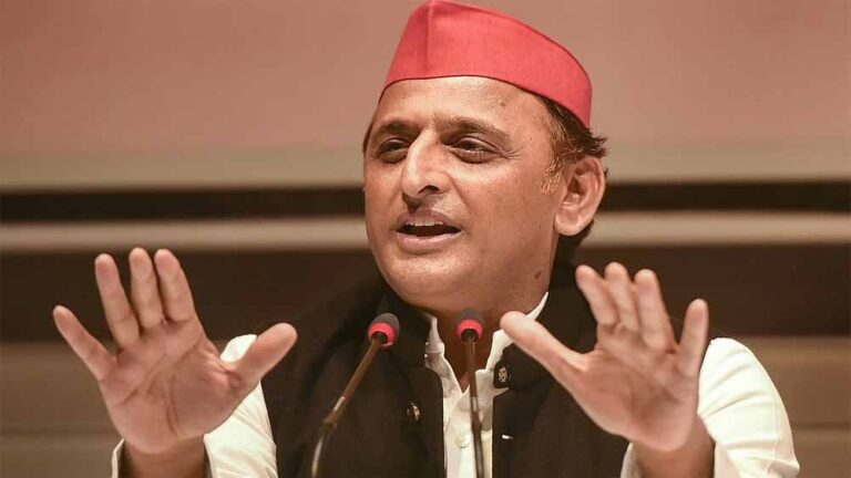 वेटिकन यात्रा की सियासी बहस! VHP-BJP ने अखिलेश के मोमबत्ती बयान पर जताया गुस्सा