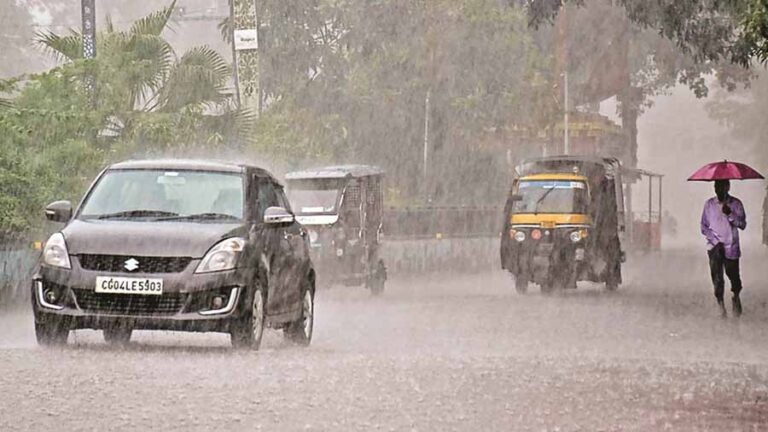 IMD का अलर्ट: अगले 48 घंटों में कई जिलों में भारी बारिश और बिजली गिरने की चेतावनी