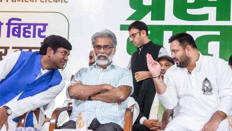 बिहार चुनाव 2025: तेजस्वी यादव का ‘जन वचन’—हर घर नौकरी और महागठबंधन के 25 वादे!