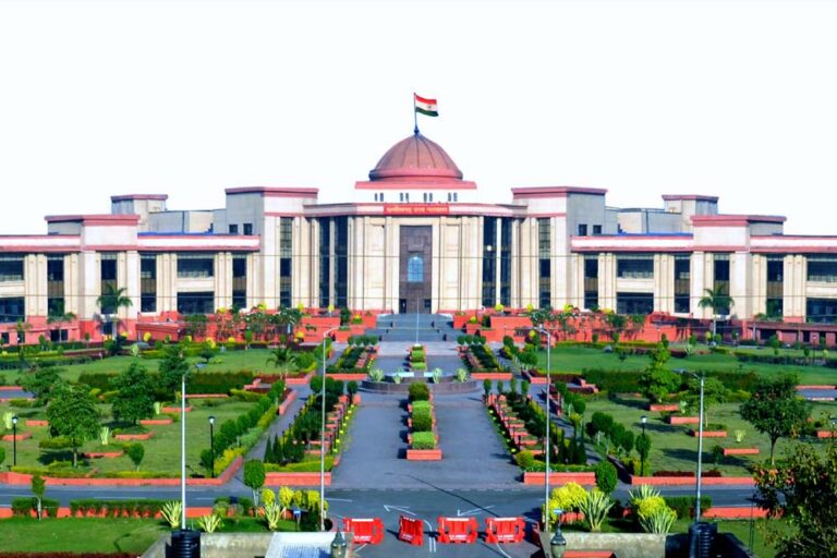 HIV पॉजिटिव मां का भेद उजागर करने पर हाई कोर्ट सख्त, नवजात पर लिखी पहचान के लिए 2 लाख मुआवजा