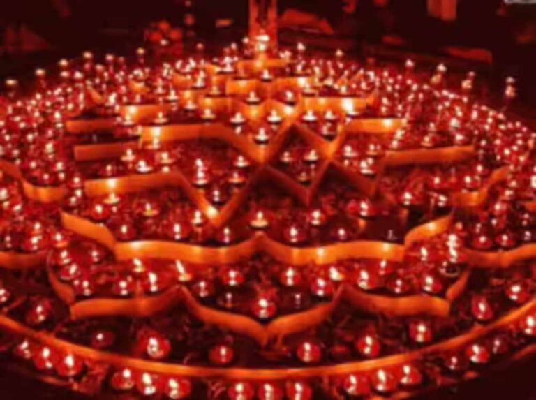 मुरादाबाद की रात रोशन: दीपावली पर 11 लाख दीप और 1500 ड्रोन का भव्य तमाशा
