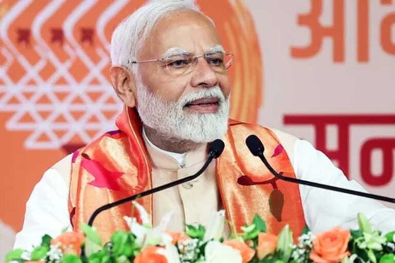 समस्तीपुर के कर्पूरी ग्राम पहुंचे पीएम मोदी, कर्पूरी ठाकुर की प्रतिमा पर चढ़ाया माल्यार्पण
