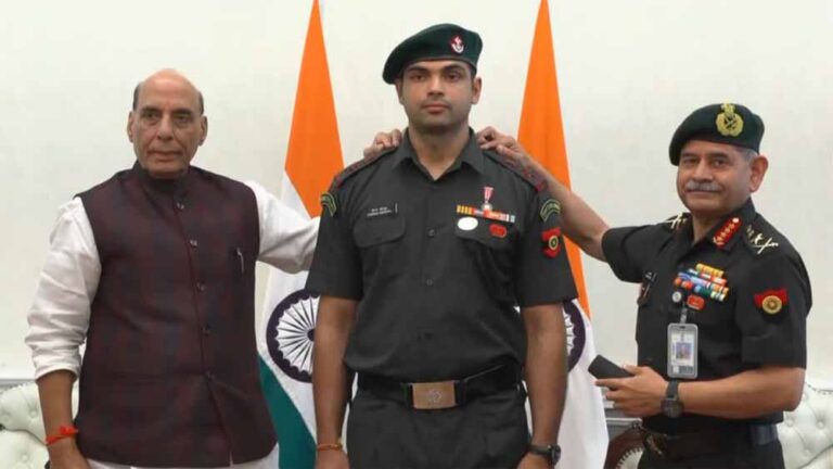 राष्ट्र का गौरवः नीरज चोपड़ा को मिला लेफ्टिनेंट कर्नल का दर्जा, सेना ने किया सम्मानित