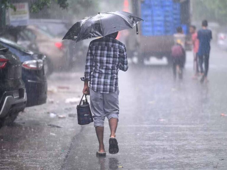 देश में बन गया कम दबाव का क्षेत्र, अगले 7 दिन इन राज्यों में बरसेंगे मूसलाधार बारिश के बादल