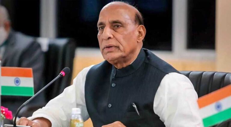 रक्षा मंत्री राजनाथ सिंह का संदेश: सीमाओं पर सतर्क रहें, किसी भी परिस्थिति के लिए तैयार रहना जरूरी