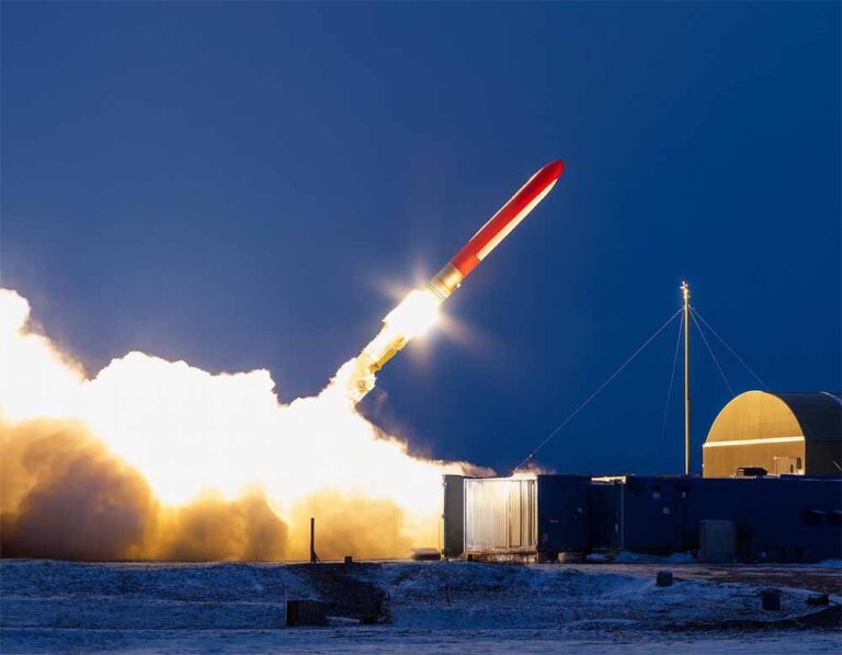 रूस ने क्रूज़ मिसाइल का परीक्षण, यूएस ने न्यूक्लियर परीक्षणों की तैयारी की घोषणा — किसके पास कितने हथियार?